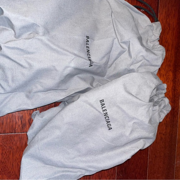 BALENCIAGA NEW YORK POOL SLIDE - Picture 6 of 8